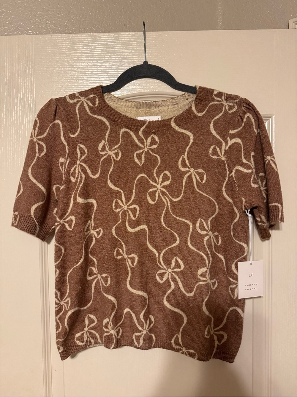 LC Lauren Conrad Brown Short-Sleeve Knit Top with Cream Bow Pattern